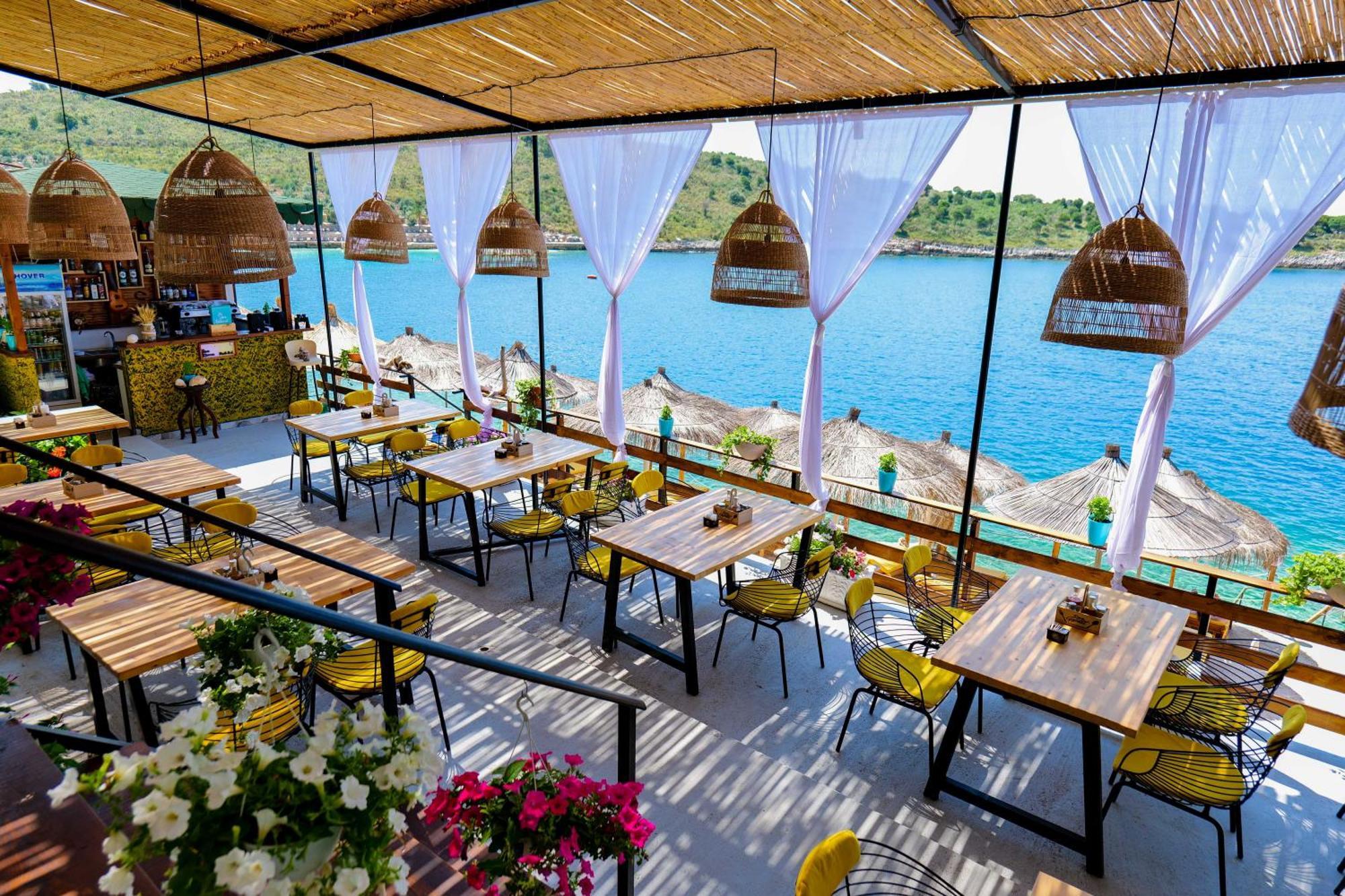 Nili Deluxe Hotel Sarande Bagian luar foto